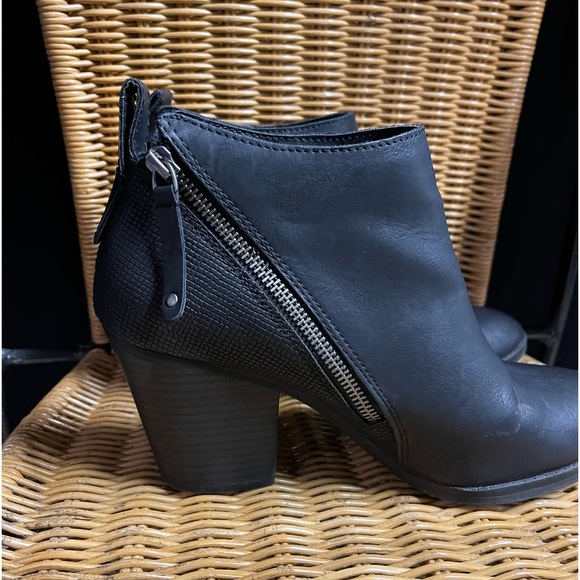 DV by Dolce Ankle Booties, Size 9.5, gently worn, Black - Picture 2 of 7